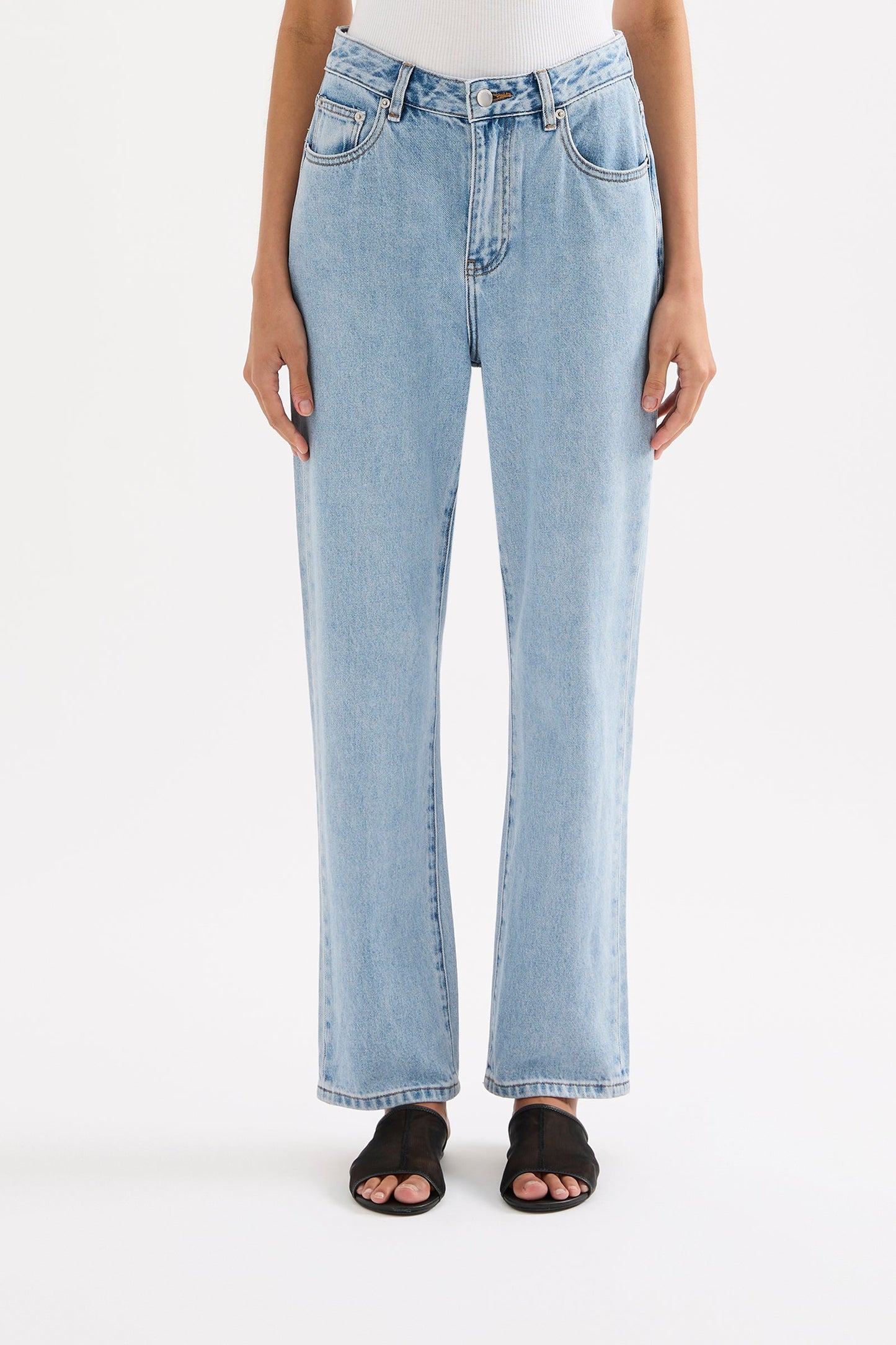 ORGANIC STRAIGHT LEG JEAN