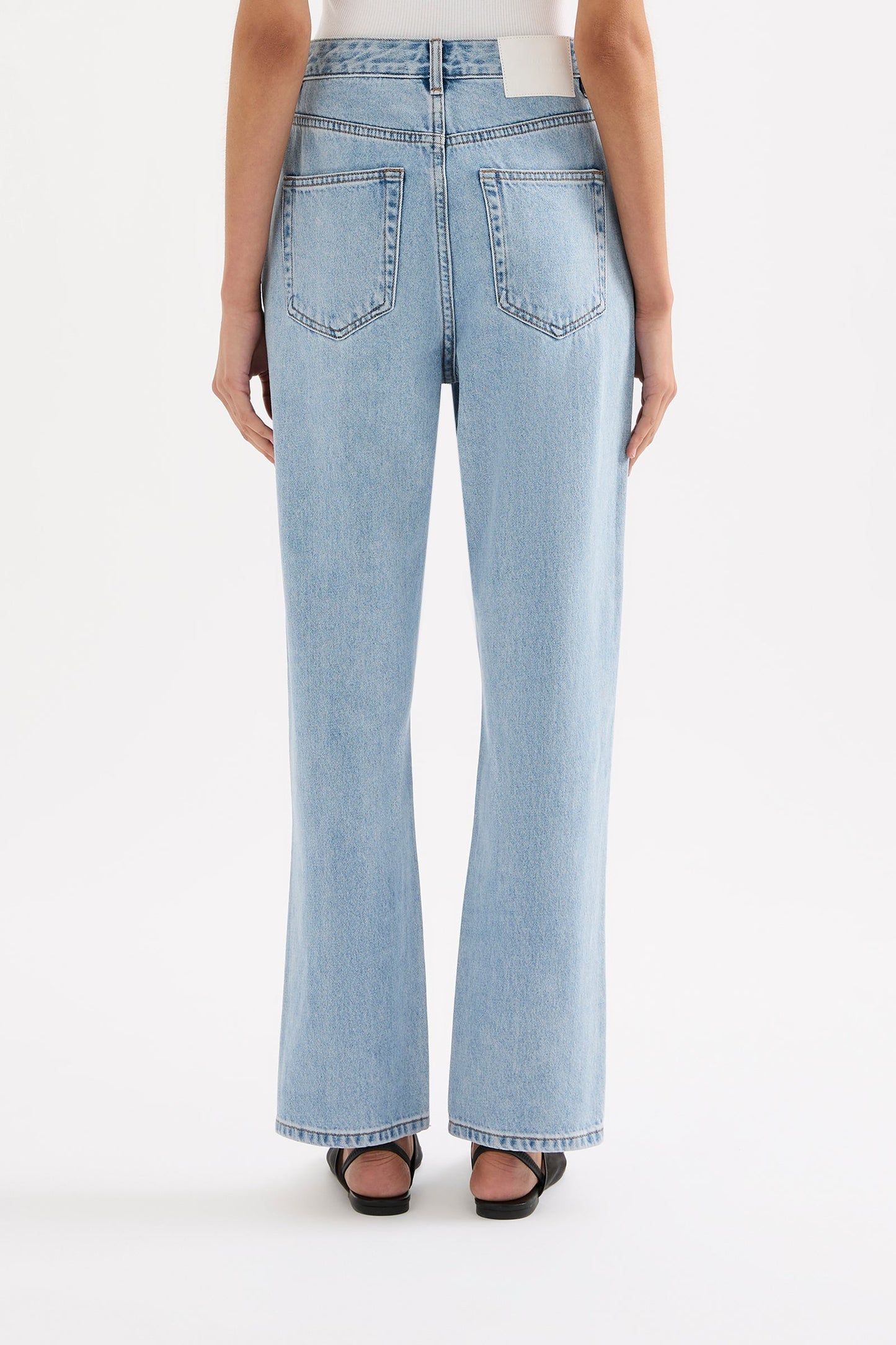 ORGANIC STRAIGHT LEG JEAN