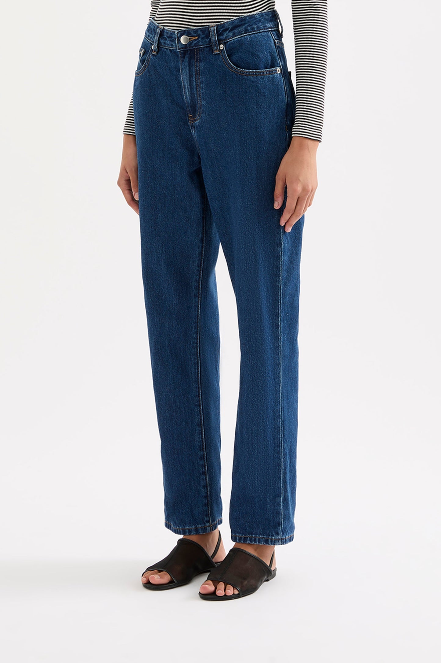 ORGANIC STRAIGHT LEG JEAN