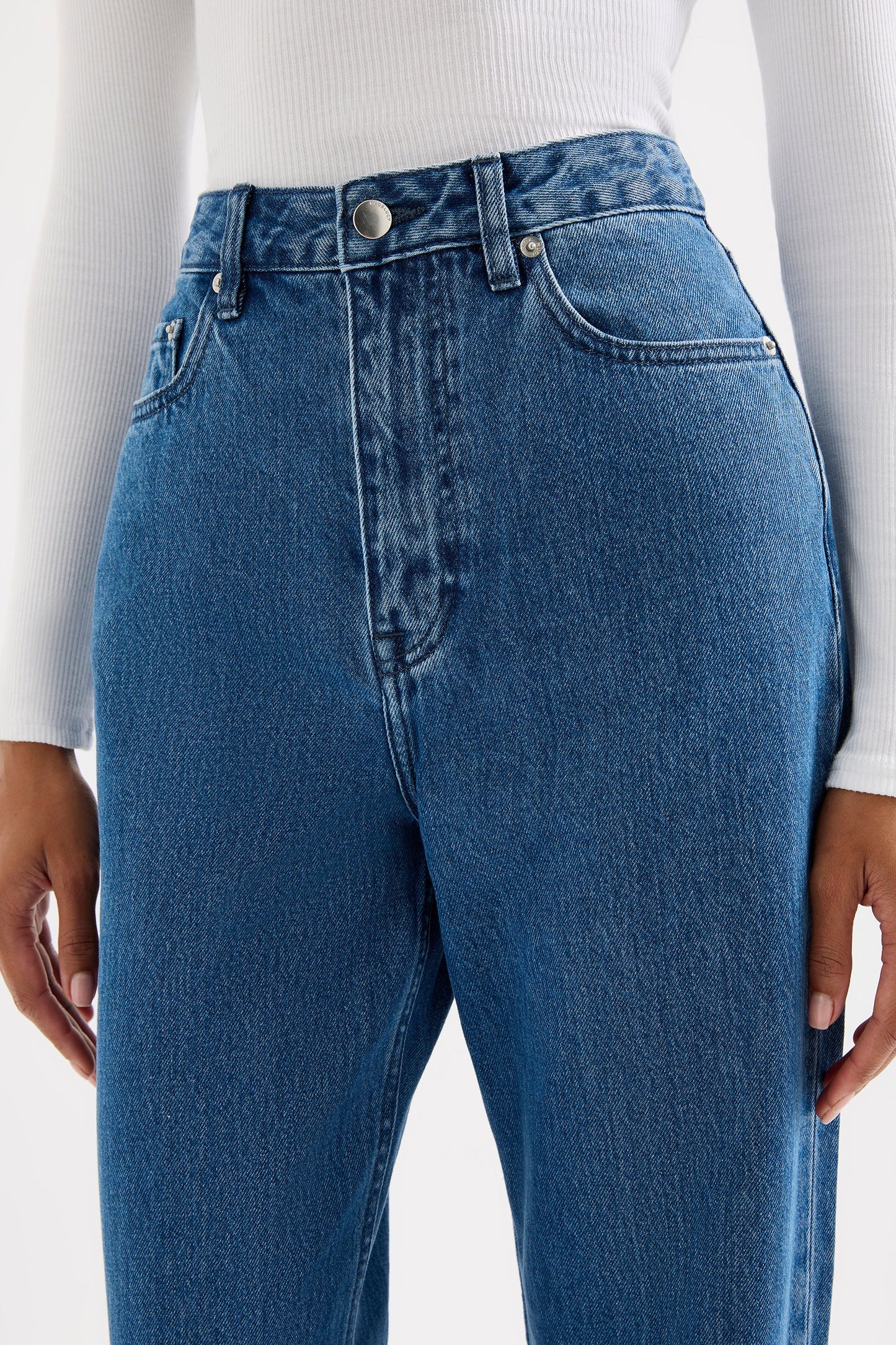 ORGANIC RELAXED LEG JEAN