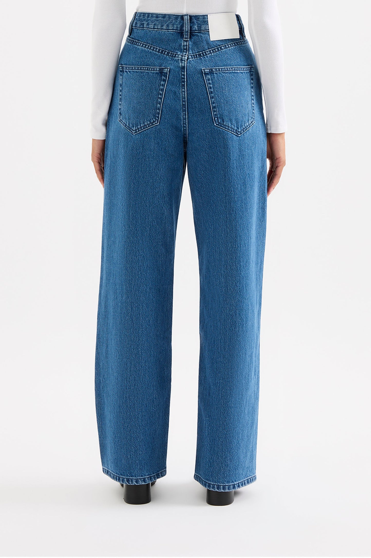 ORGANIC RELAXED LEG JEAN