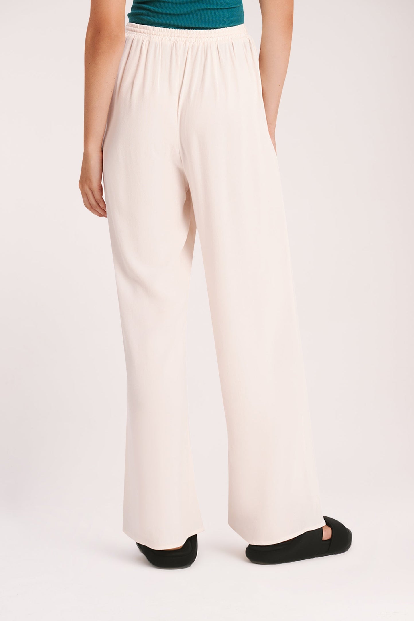 MIRA PANT