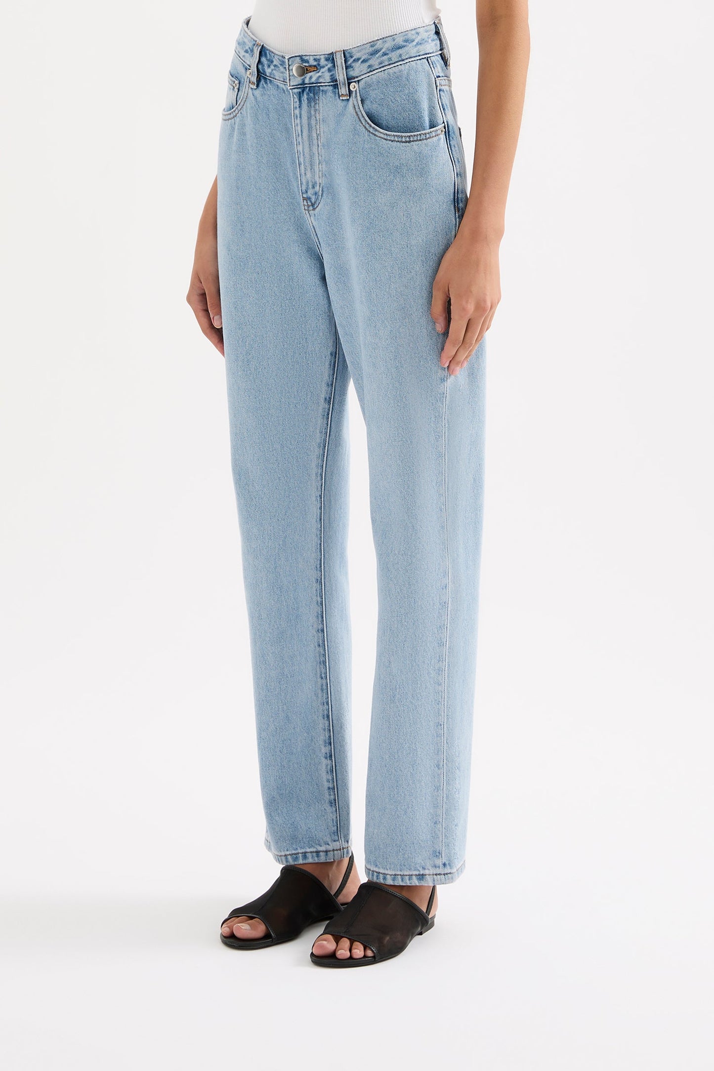 ORGANIC STRAIGHT LEG JEAN