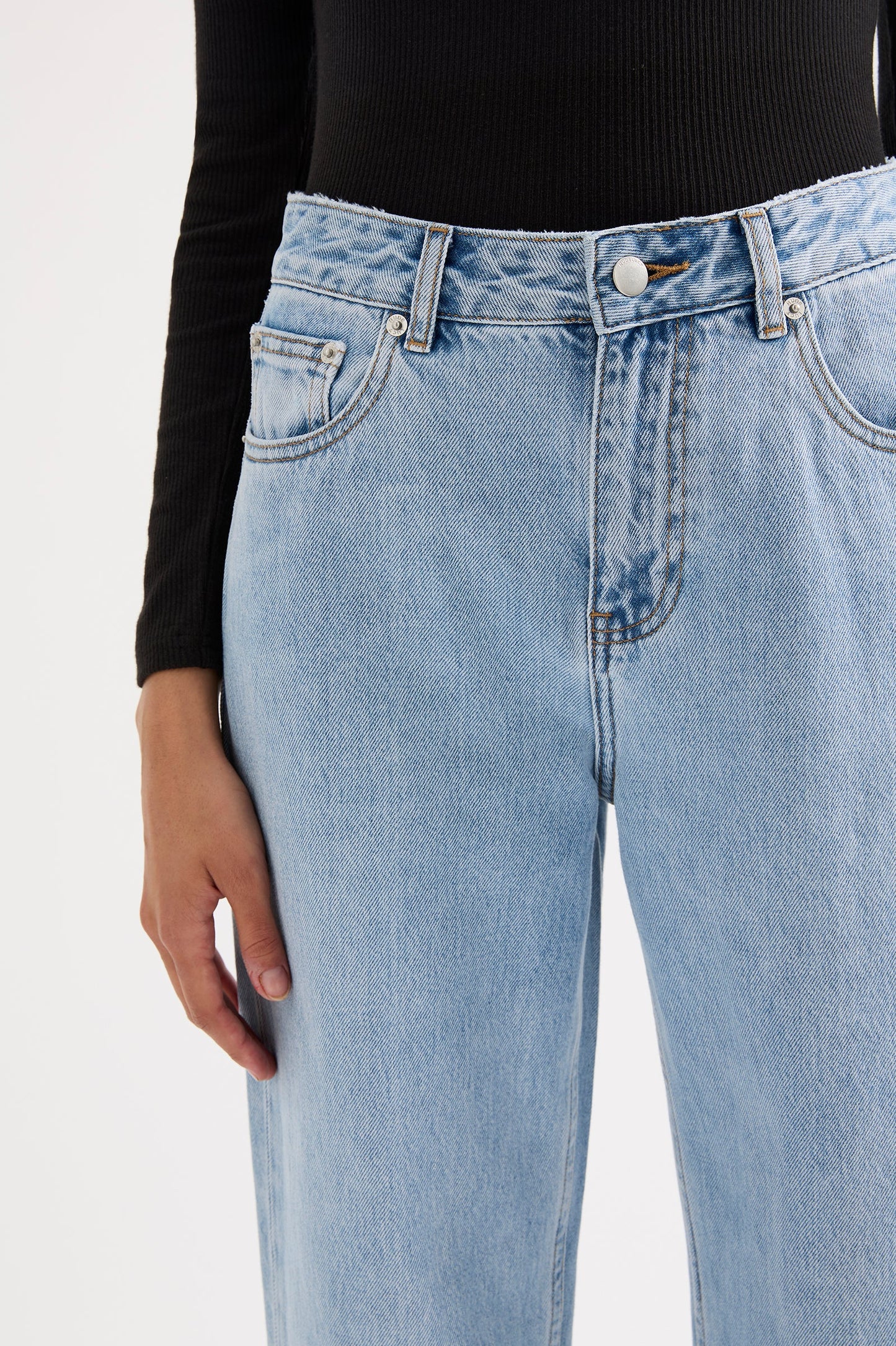 ORGANIC SPLIT HEM JEAN