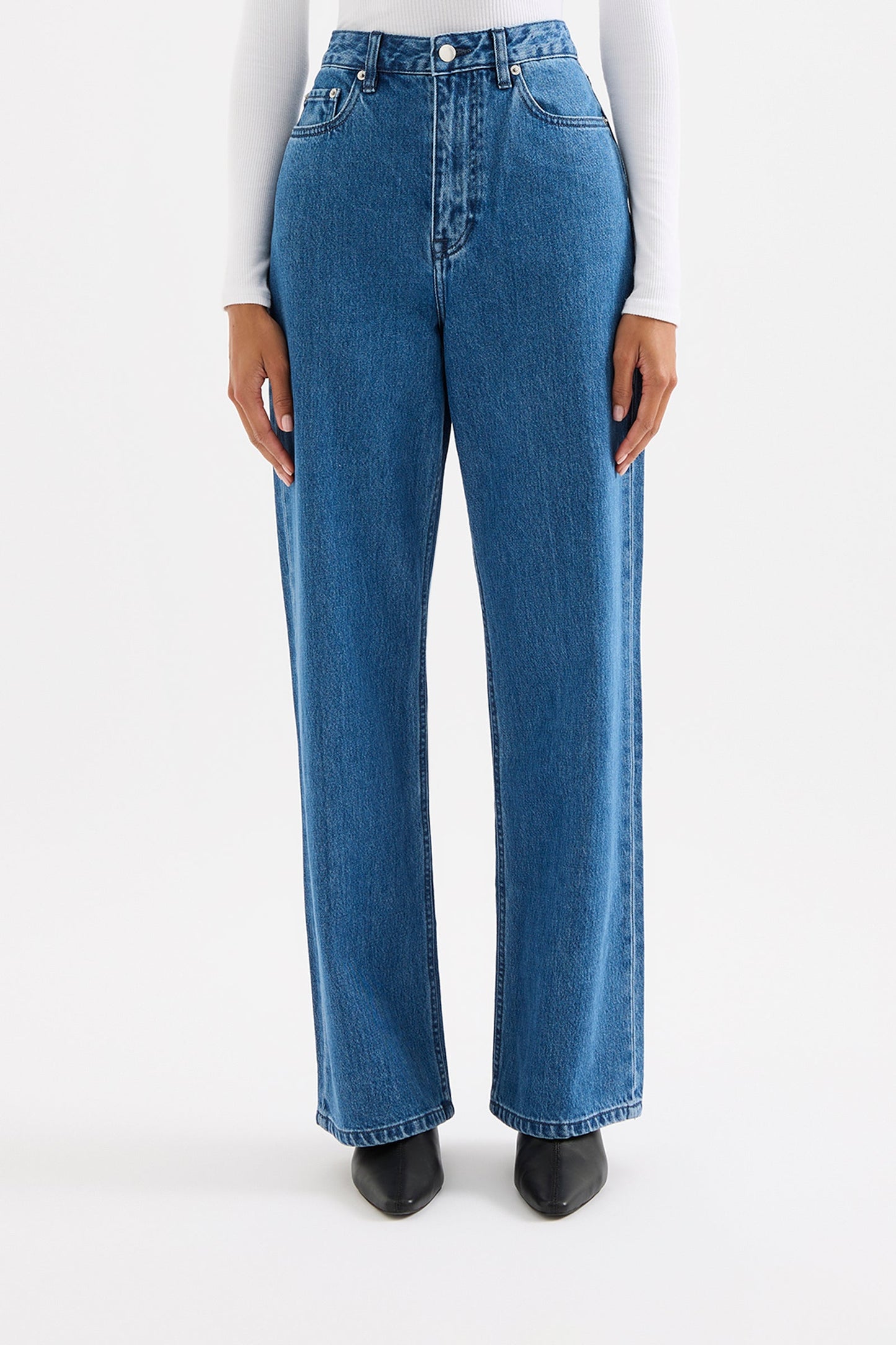 ORGANIC RELAXED LEG JEAN
